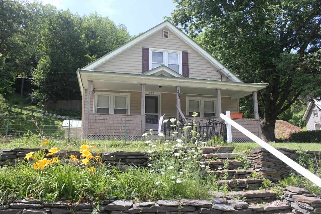 293 Clinton Street Springfield, VT 05156 - Photo 3 of 17