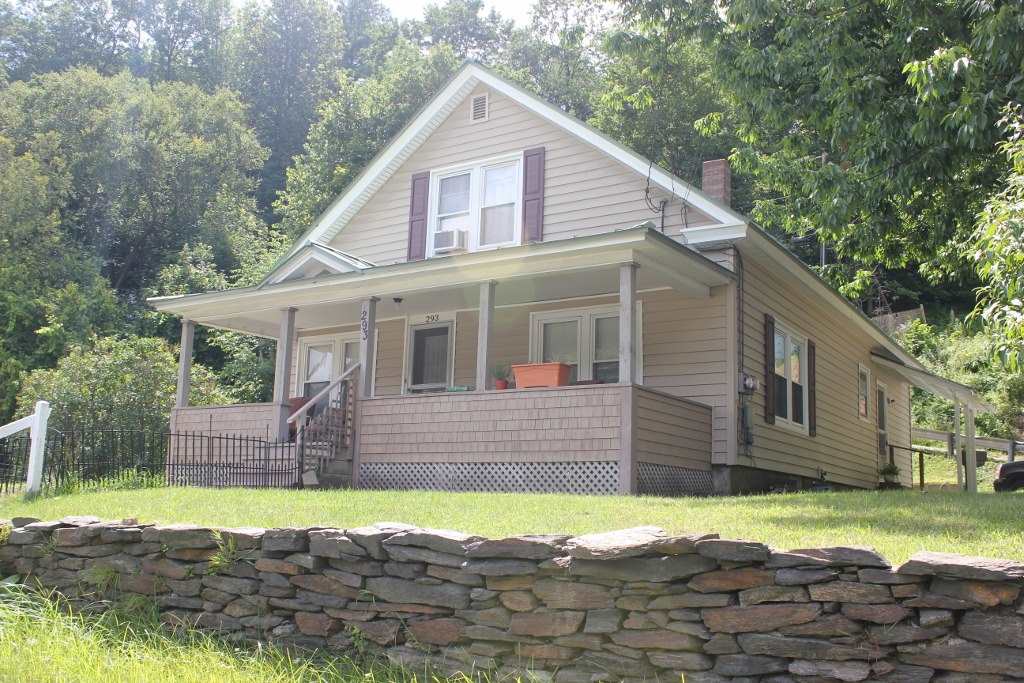 293 Clinton Street Springfield, VT 05156 - Photo 4 of 17