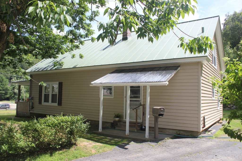 293 Clinton Street Springfield, VT 05156 - Photo 5 of 17