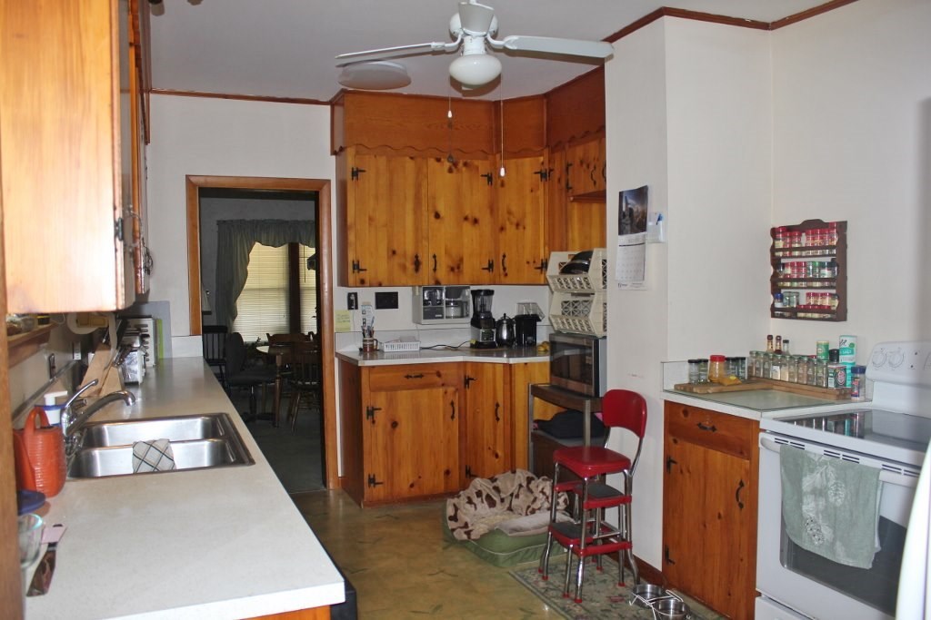 293 Clinton Street Springfield, VT 05156 - Photo 7 of 17