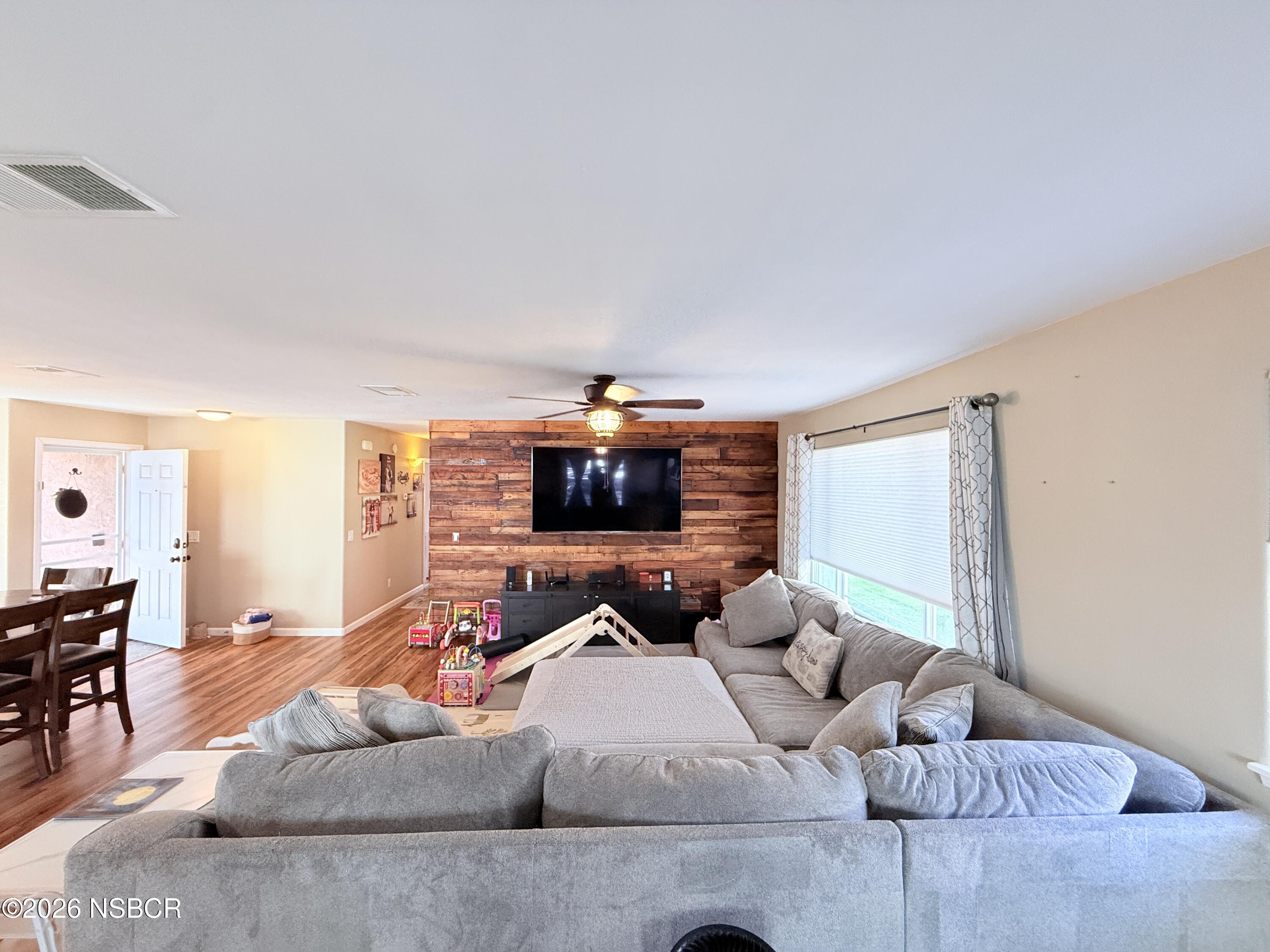 4031 Hillview Road Santa Maria, CA 93455 - Photo 3 of 12 Living Area