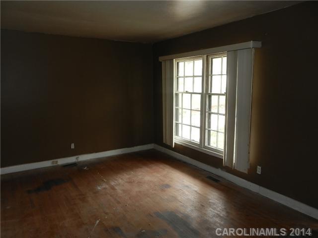 613 Aintree Road Charlotte, NC 28215 - Photo 2 of 5