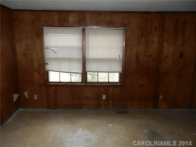 613 Aintree Road Charlotte, NC 28215 - Photo 3 of 5