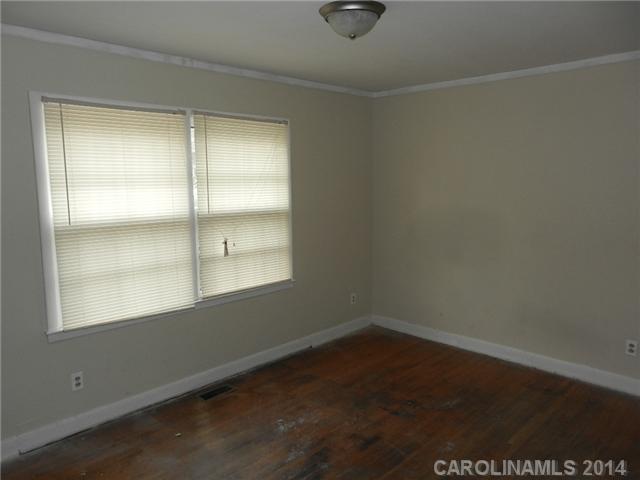 613 Aintree Road Charlotte, NC 28215 - Photo 5 of 5