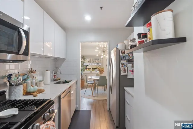 $644,000 | 476 Monmouth Street, Unit 203, Jersey City, NJ 07302