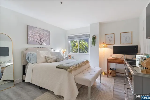 $644,000 | 476 Monmouth Street, Unit 203, Jersey City, NJ 07302