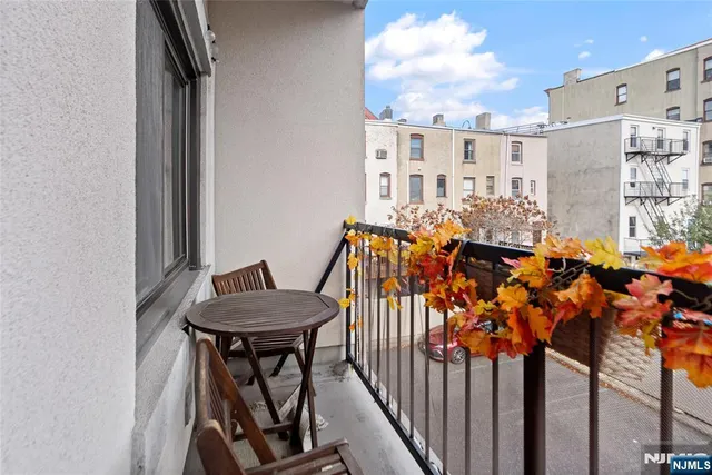 $644,000 | 476 Monmouth Street, Unit 203, Jersey City, NJ 07302