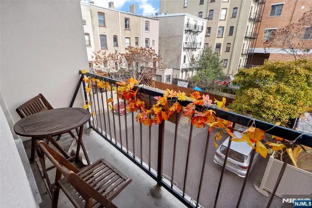 $644,000 | 476 Monmouth Street, Unit 203, Jersey City, NJ 07302