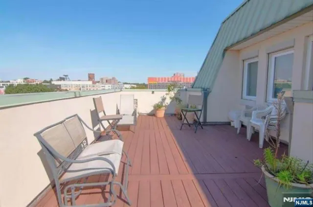 $644,000 | 476 Monmouth Street, Unit 203, Jersey City, NJ 07302