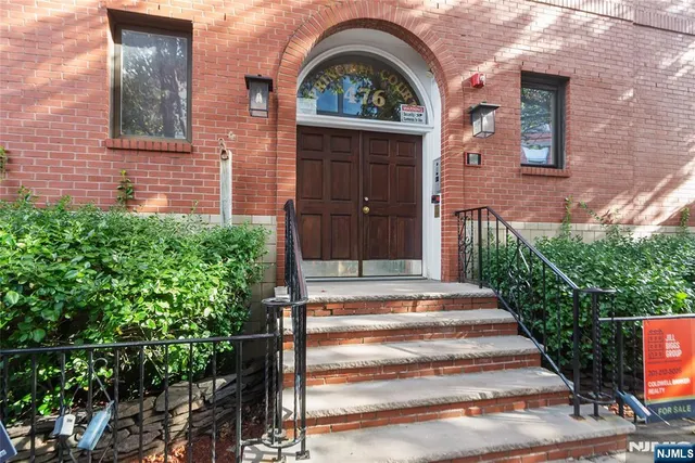$644,000 | 476 Monmouth Street, Unit 203, Jersey City, NJ 07302
