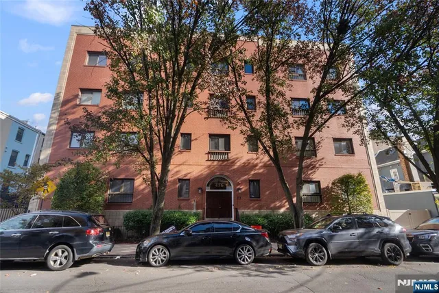 $644,000 | 476 Monmouth Street, Unit 203, Jersey City, NJ 07302