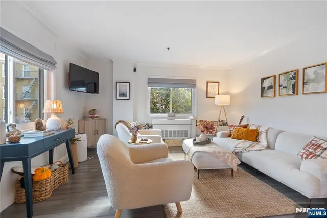 $644,000 | 476 Monmouth Street, Unit 203, Jersey City, NJ 07302