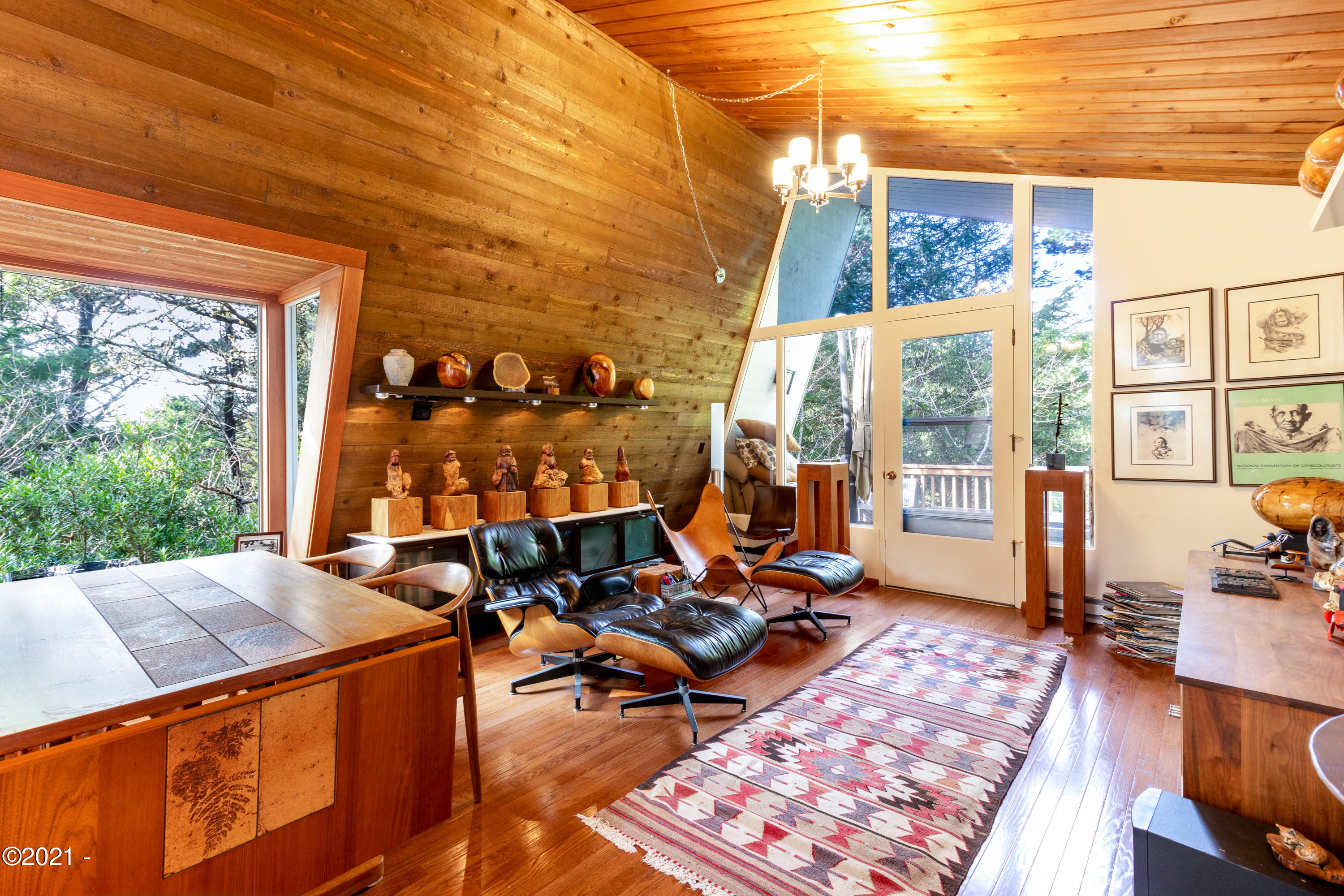122 Ridge Crest Road Gleneden Beach, OR 97388 - Photo 4 of 17 Living room