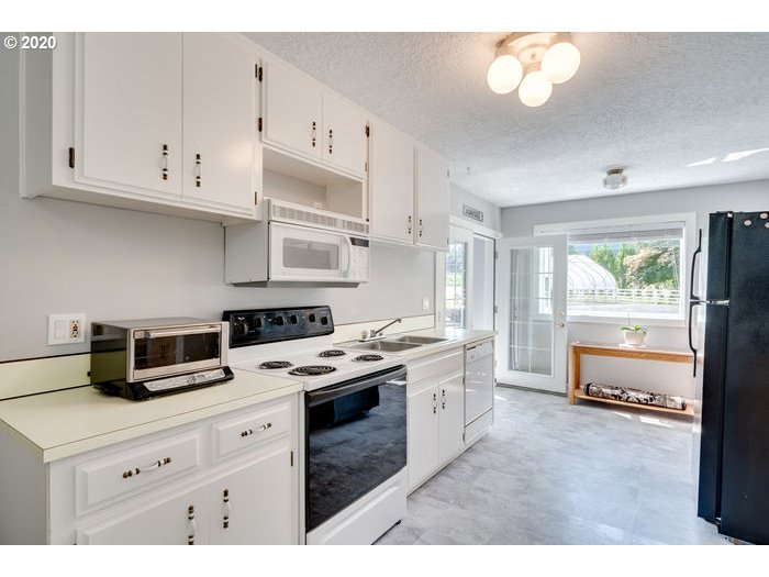 16270 South Thayer Road Oregon City, OR 97045 - Photo 22 of 32 Gallery Image 22