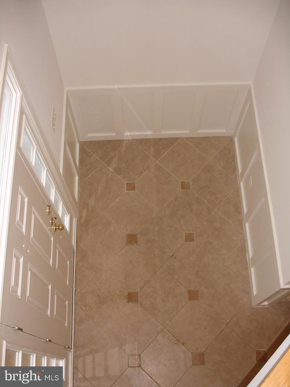 9060 Two Bays Road Lorton, VA 22079 - Photo 2 of 30 2 Story open Foyer
