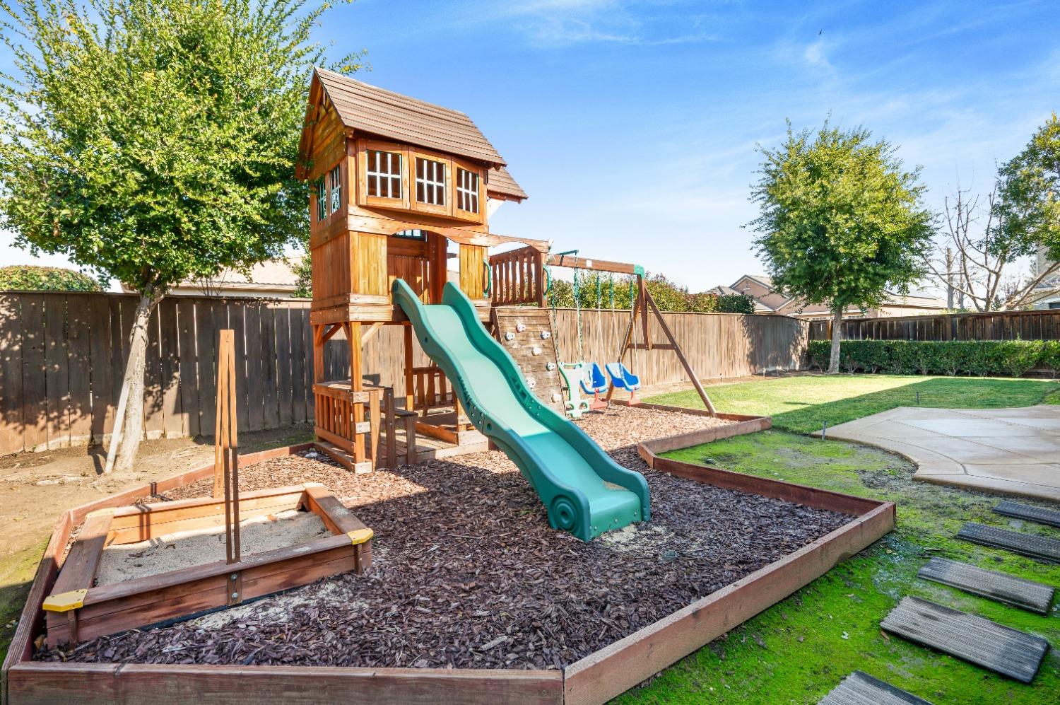 3585 Barclay Square Clovis, CA 93619 - Photo 28 of 41