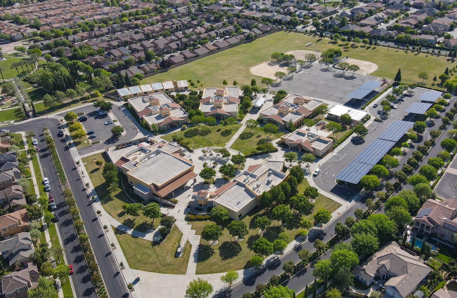 3585 Barclay Square Clovis, CA 93619 - Photo 30 of 41