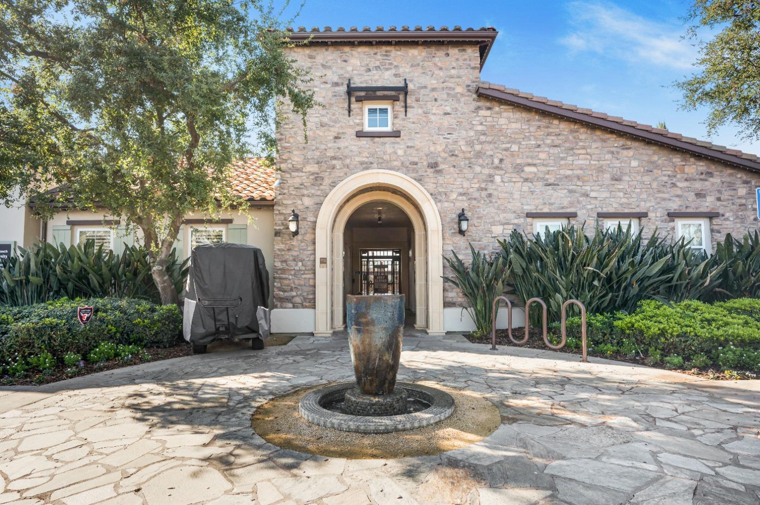 3585 Barclay Square Clovis, CA 93619 - Photo 34 of 41