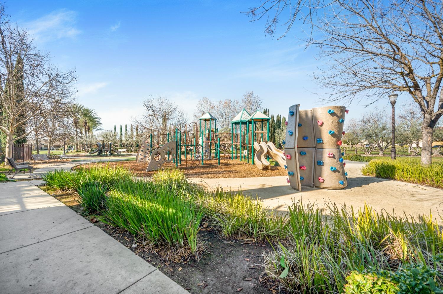 3585 Barclay Square Clovis, CA 93619 - Photo 36 of 41