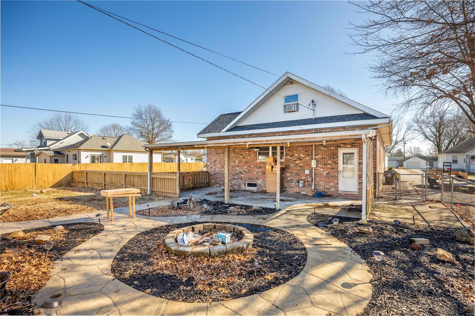 409 East Maple Street Gillespie, IL 62033 - Photo 5 of 33 Gallery Image 5