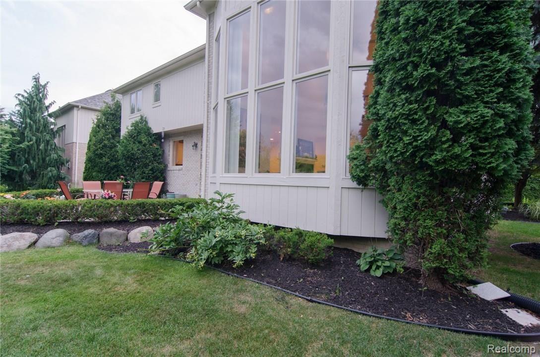 2124 Wentworth Drive Rochester, MI 48307 - Photo 37 of 45 GRU_2016.jpg