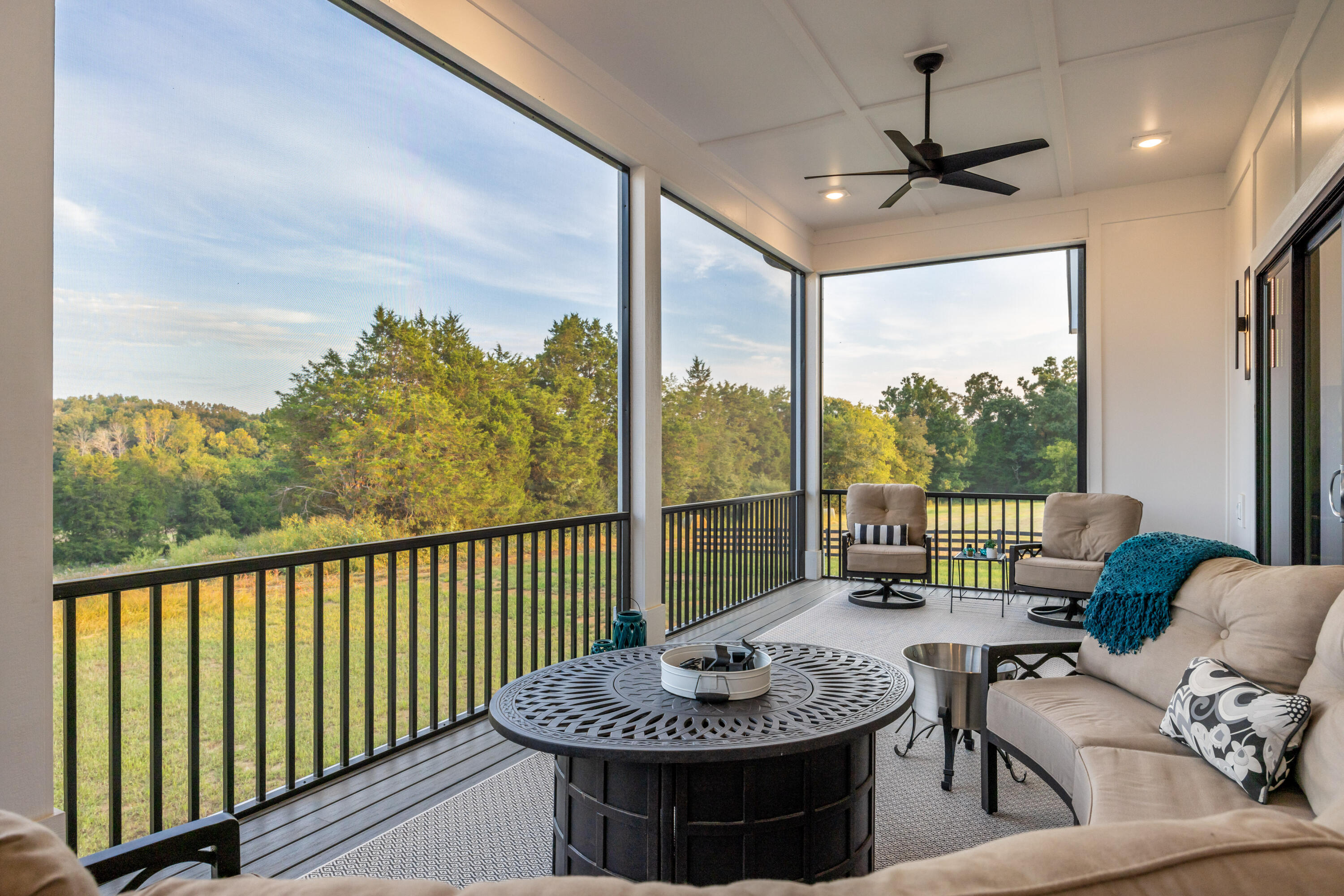 7950 Northwest Nw Highway Georgetown, TN 37336 - Photo 46 of 79 Covered porch