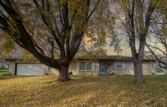 $299,900 | 2 Riverdale Circle, Watertown, WI 53094