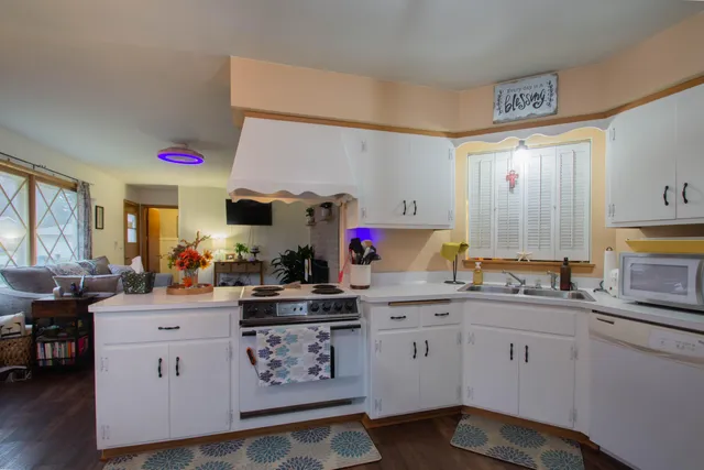 $299,900 | 2 Riverdale Circle, Watertown, WI 53094