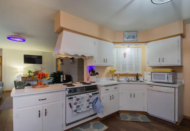 $299,900 | 2 Riverdale Circle, Watertown, WI 53094