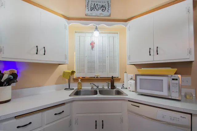 $299,900 | 2 Riverdale Circle, Watertown, WI 53094