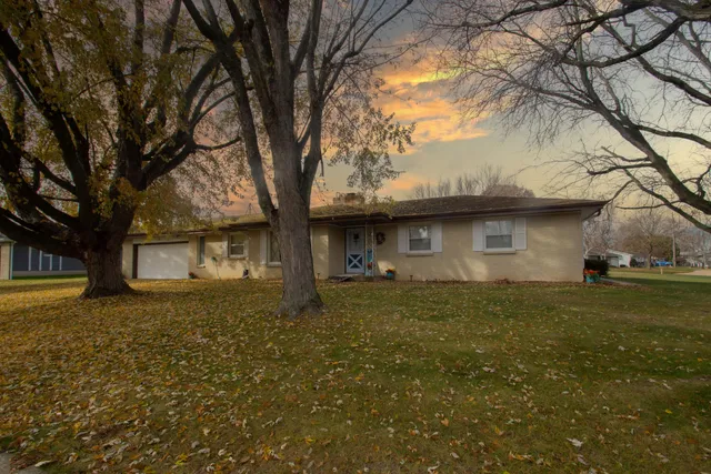 $299,900 | 2 Riverdale Circle, Watertown, WI 53094