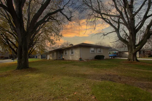 $299,900 | 2 Riverdale Circle, Watertown, WI 53094