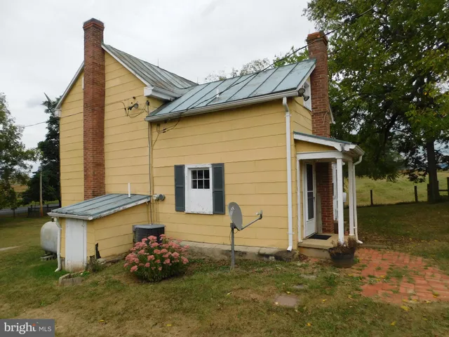 $1,800 | 430 Sugar Hill Road, White Post, VA 22663