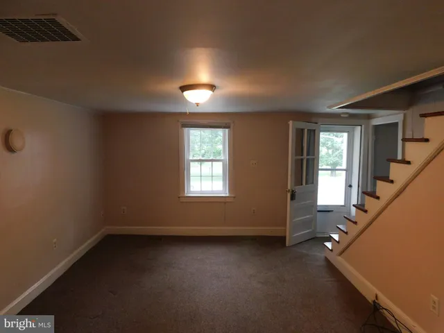 $1,800 | 430 Sugar Hill Road, White Post, VA 22663