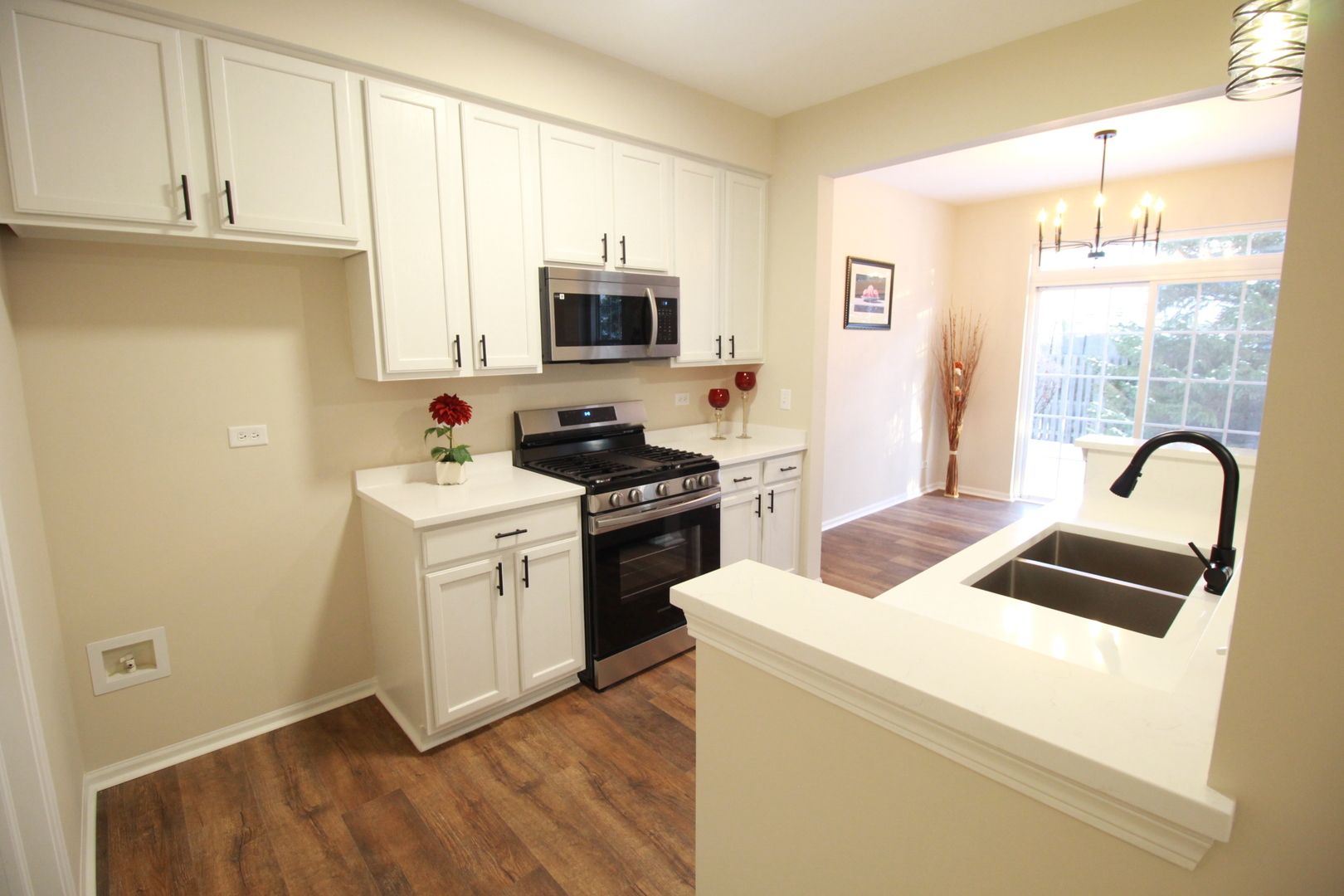 1947 Crestview Circle Romeoville, IL 60446 - Photo 8 of 28 a kitchen with sink a microwave and cabinets