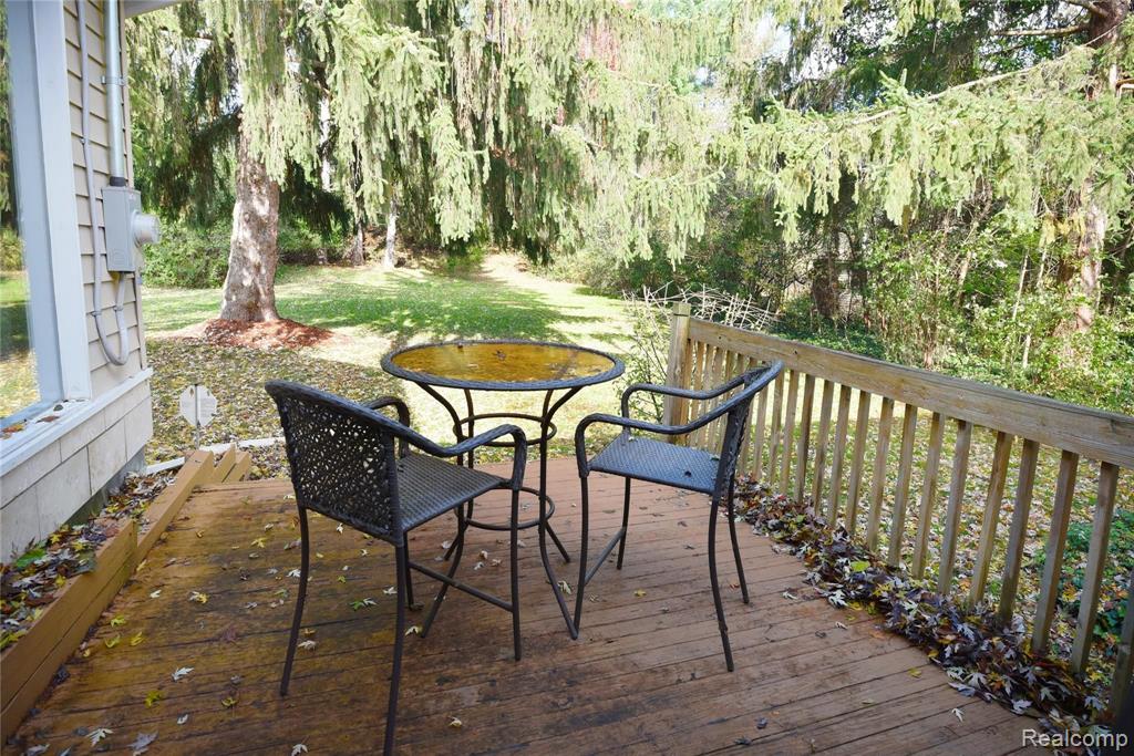 146 West Hickory Grove Road Bloomfield Hills, MI 48304 - Photo 25 of 27