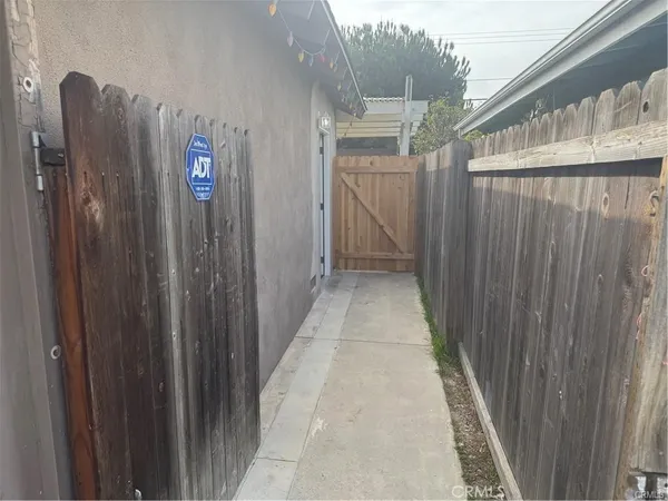 $2,200 | 837 Santiago Road, Unit 1, Costa Mesa, CA 92626