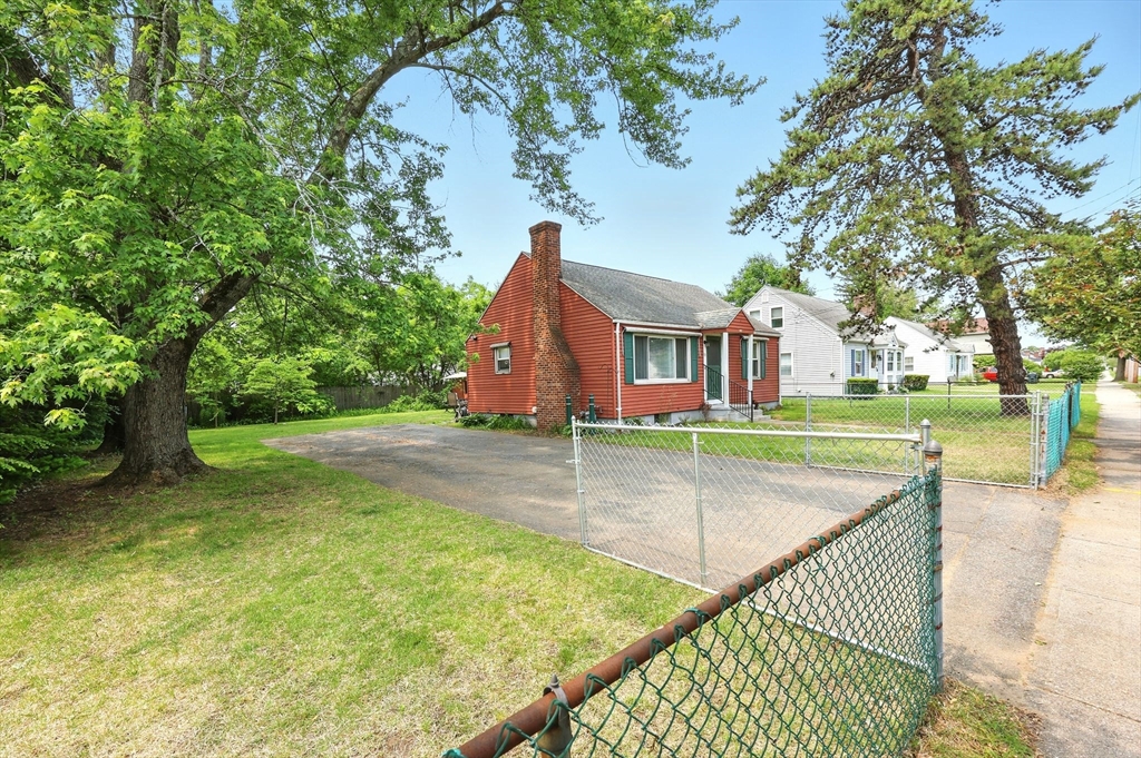89 East Street Springfield, MA 01104 - Photo 6 of 28