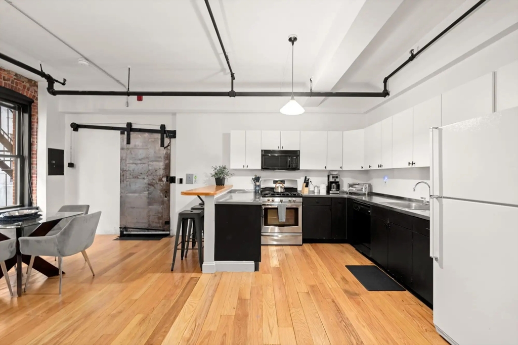 19 Stanhope Street, Unit 2C Boston, MA 02116 - Photo 4 of 27