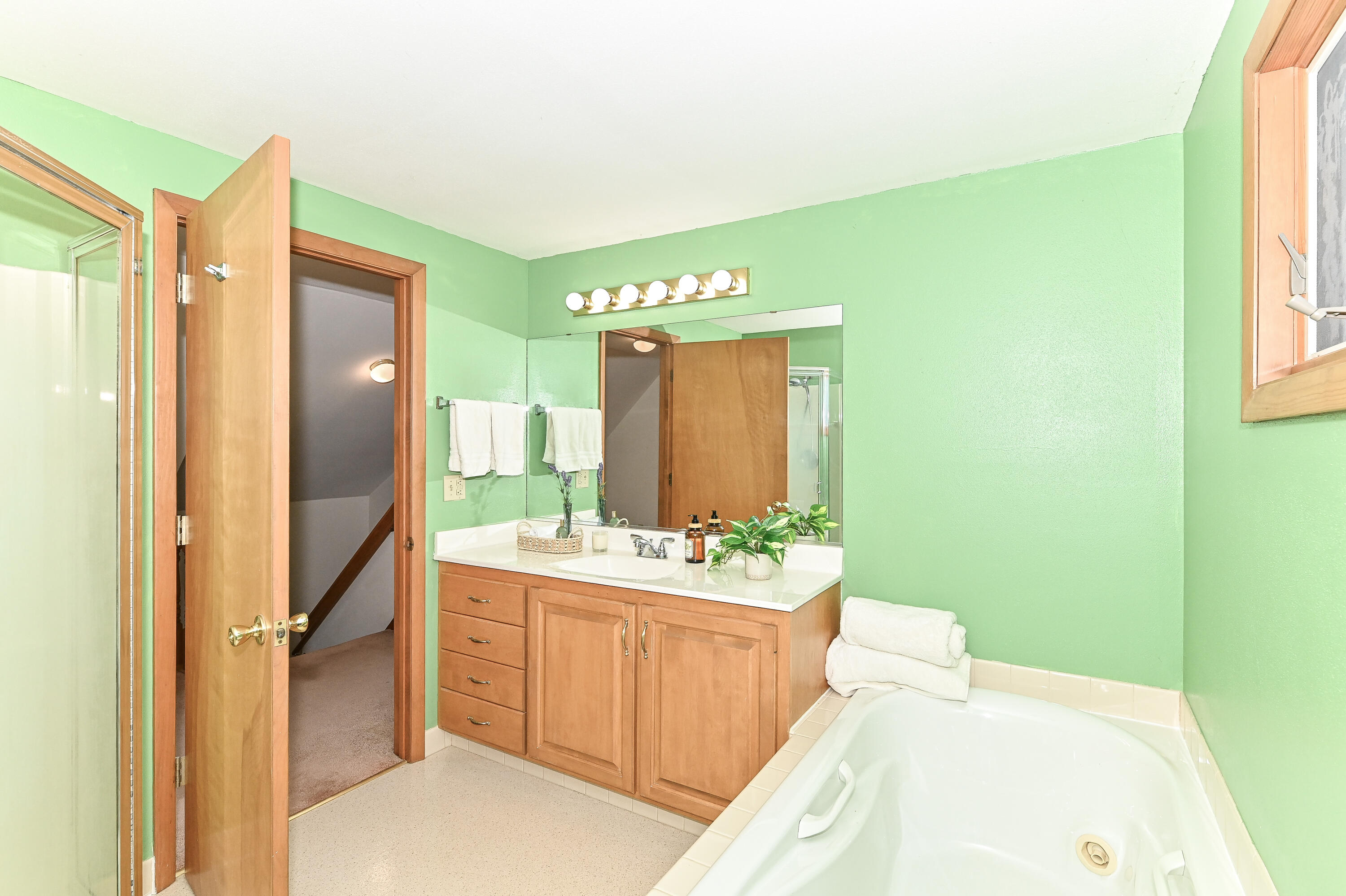 3445 South 96th Street Milwaukee, WI 53227 - Photo 34 of 52 Full Bath Upper Level