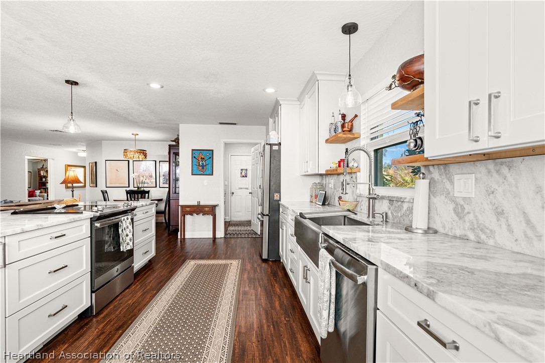 237 Wild Duck Point Lorida, FL 33857 - Photo 21 of 39 a kitchen with a sink and stove