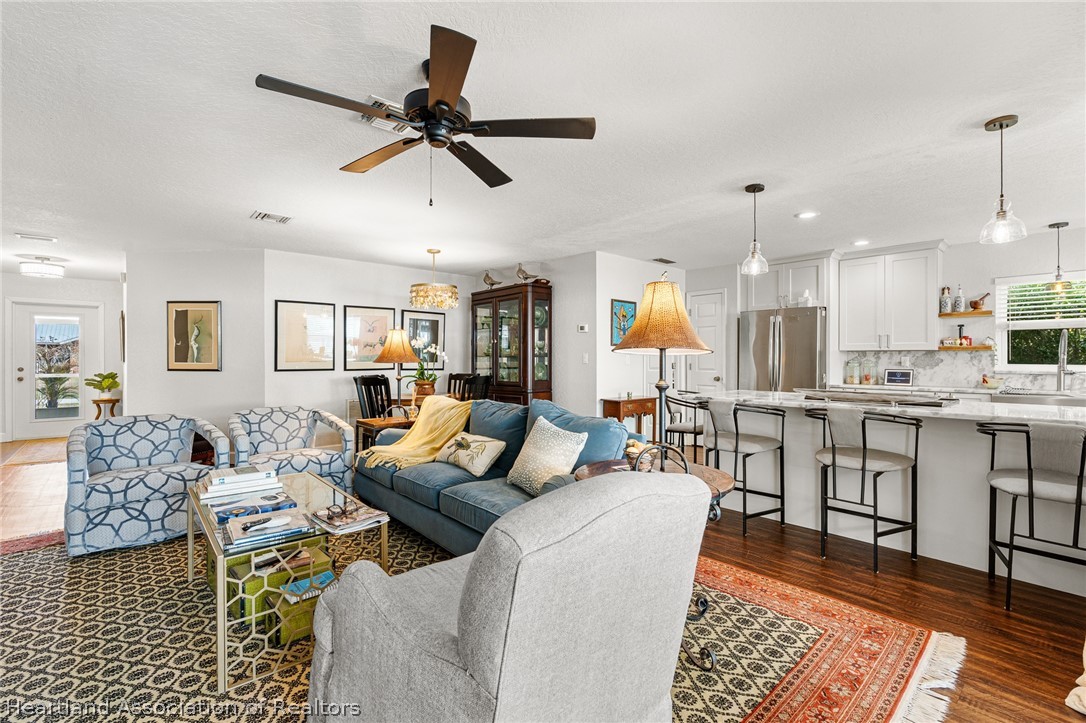 237 Wild Duck Point Lorida, FL 33857 - Photo 25 of 39 a living room with furniture
