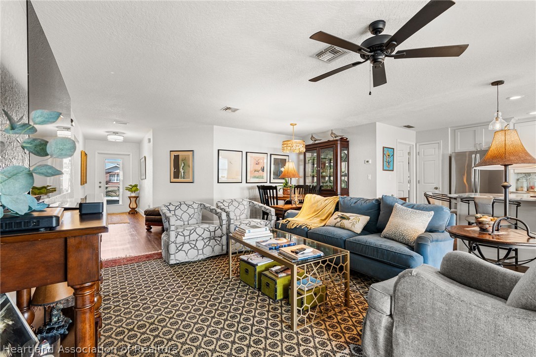 237 Wild Duck Point Lorida, FL 33857 - Photo 27 of 39 a living room with furniture