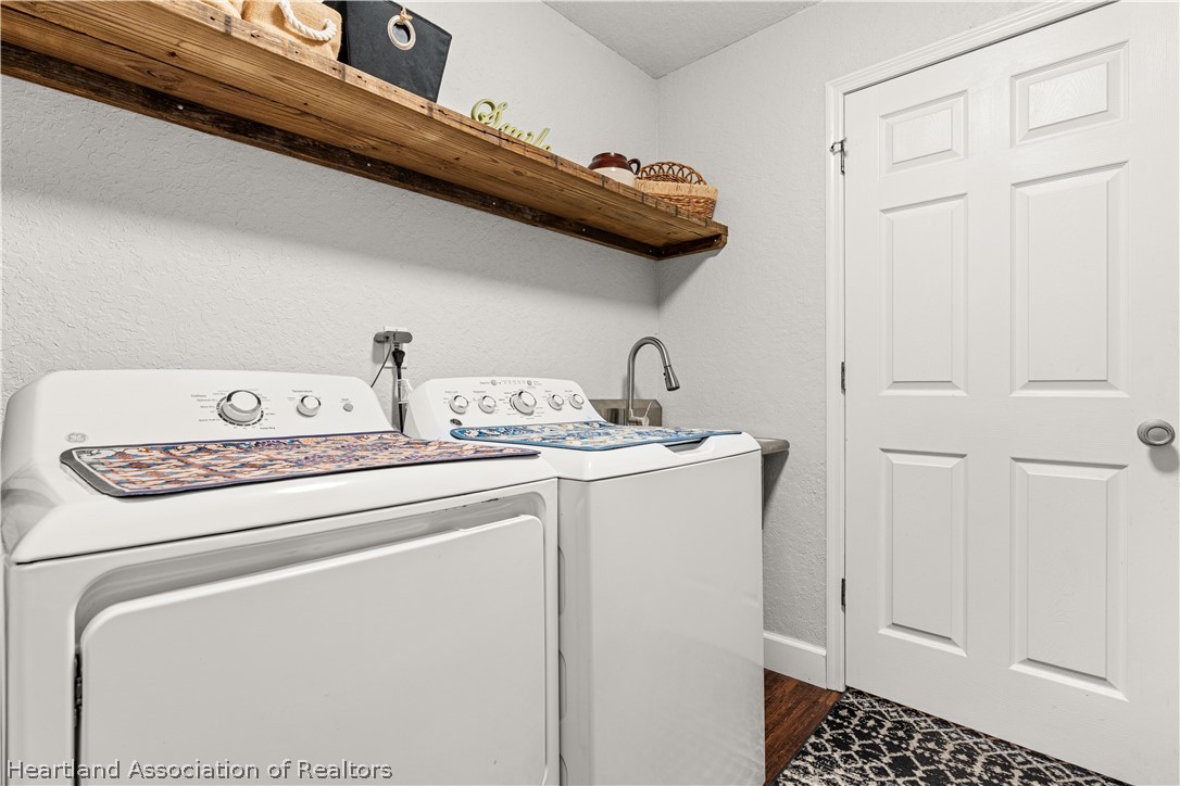 237 Wild Duck Point Lorida, FL 33857 - Photo 36 of 39 a utility room with dryer and washer