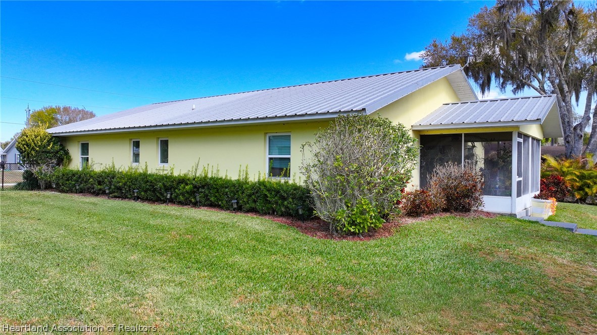 237 Wild Duck Point Lorida, FL 33857 - Photo 8 of 39 a view of a house with potted plants and a yard