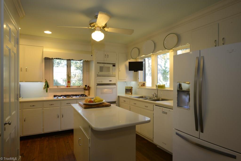 1050 Rockford Road High Point, NC 27262 - Photo 11 of 30 Kitchen with large pantry and double ovens and dishwashers, gas range
