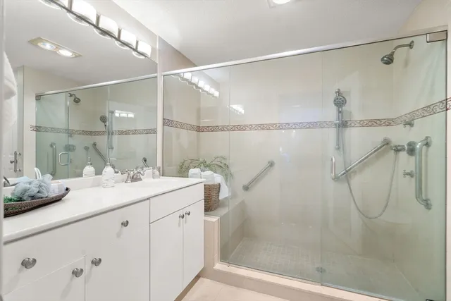 $825,000 | 5 Pickwick Way, Unit 5, Wayland, MA 01778