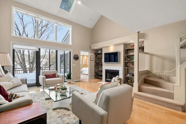 $825,000 | 5 Pickwick Way, Unit 5, Wayland, MA 01778