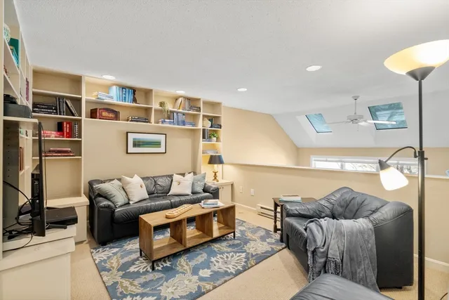 $825,000 | 5 Pickwick Way, Unit 5, Wayland, MA 01778