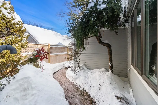 $825,000 | 5 Pickwick Way, Unit 5, Wayland, MA 01778